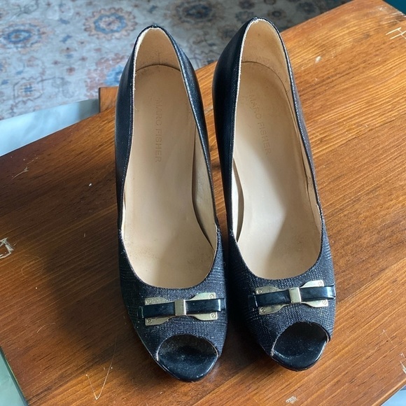 Marc Fisher Shoes - Marc Fisher Black and Gold Peep Toe Dress Pump Heel Size 8.5
